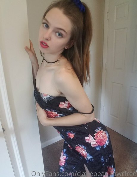 Naakte gelekte OnlyFans-foto van Clairebearrawrfree