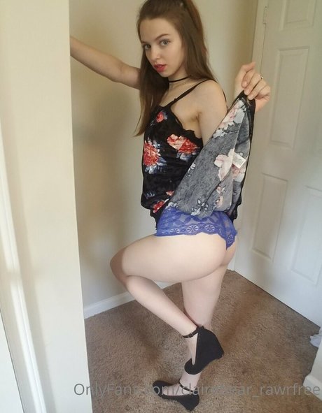 Naakte gelekte OnlyFans-foto van Clairebearrawrfree
