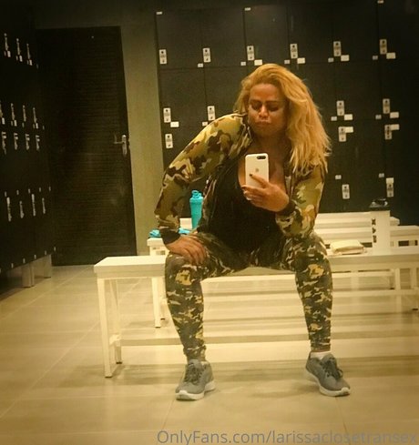 Naakte gelekte OnlyFans-foto van Larissaclosetransex