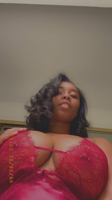 Naakte gelekte OnlyFans-foto van Tyraspanks