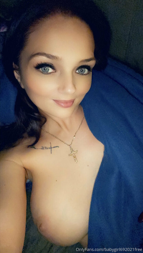 Naakte gelekte OnlyFans-foto van Babygirl692021free