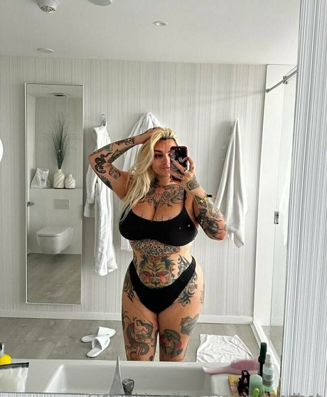 Naakte gelekte OnlyFans-foto van Stupiderandhotter