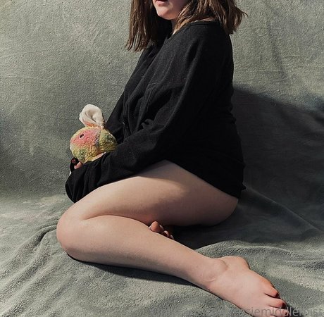 Naakte gelekte OnlyFans-foto van Rosiemiddlemist