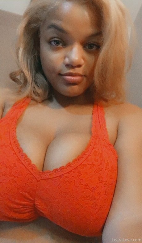 Naakte gelekte OnlyFans-foto van Freelearalove