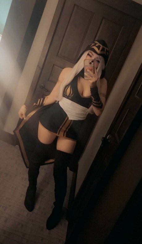 Naakte gelekte OnlyFans-foto van Howtomia