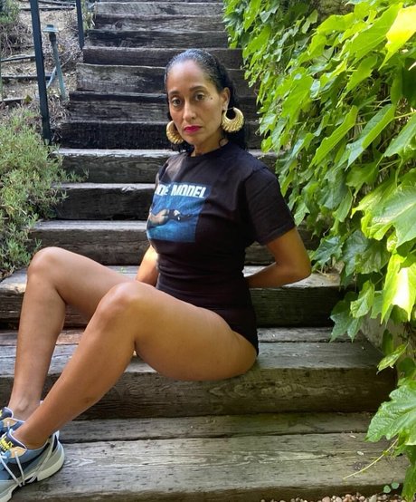 Naakte gelekte OnlyFans-foto van Tracee Ellis Ross