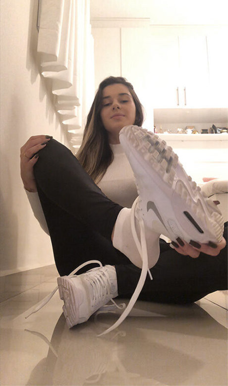 Naakte gelekte OnlyFans-foto van Anabiafeet