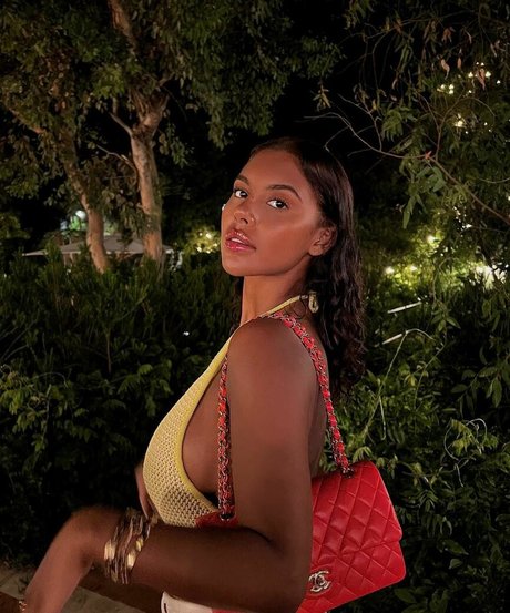 Naakte gelekte OnlyFans-foto van Aaliyahceilia