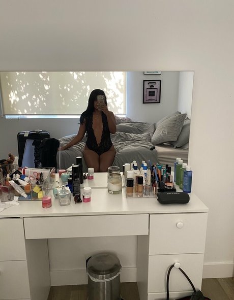 Naakte gelekte OnlyFans-foto van Reddotbitch