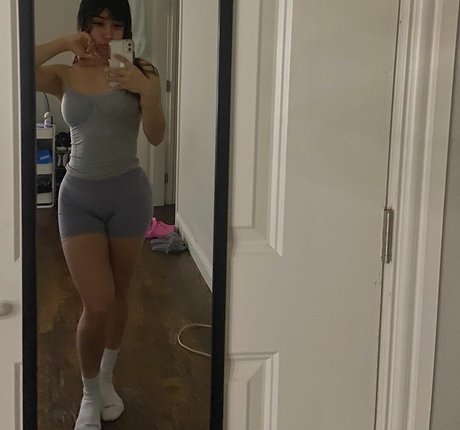 Naakte gelekte OnlyFans-foto van Luhhisa