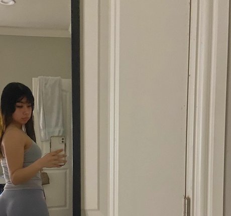 Naakte gelekte OnlyFans-foto van Luhhisa