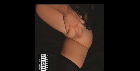 Naakte gelekte OnlyFans-foto van The444thday