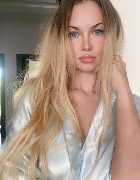 Naakte gelekte OnlyFans-foto van Bellaballerinavip