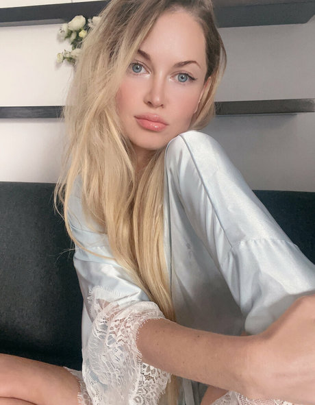 Naakte gelekte OnlyFans-foto van Bellaballerinavip