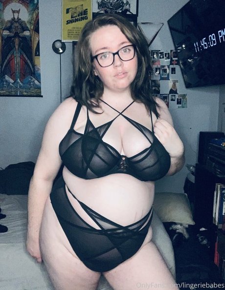 Naakte gelekte OnlyFans-foto van Lingeriebabes
