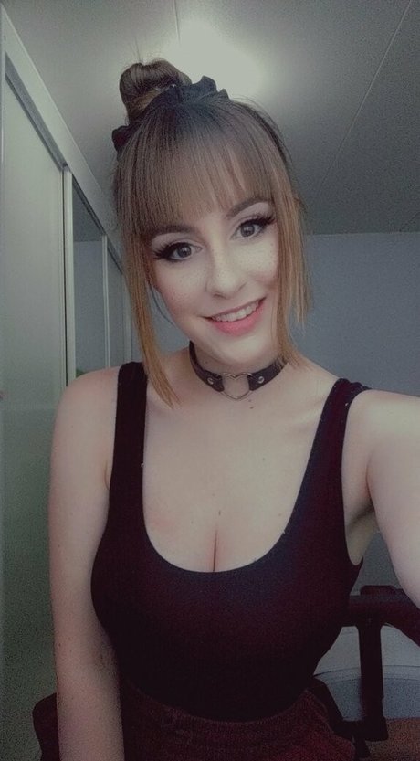 Naakte gelekte OnlyFans-foto van Raeraesenpai