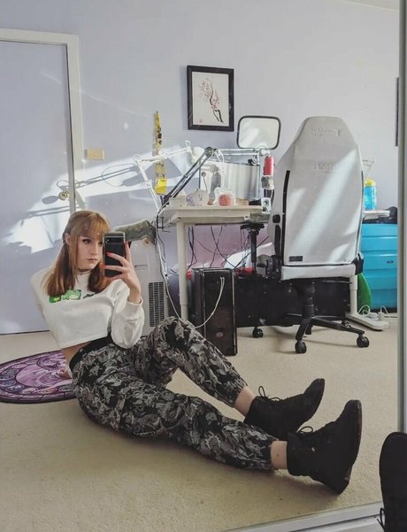 Naakte gelekte OnlyFans-foto van Raeraesenpai