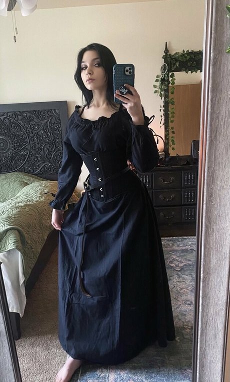 Naakte gelekte OnlyFans-foto van Estherlynnriefree