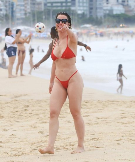 Naakte gelekte OnlyFans-foto van Fernanda Keulla
