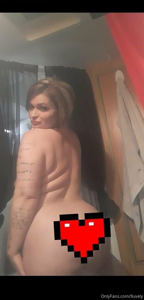 Naakte gelekte OnlyFans-foto van Lluvely