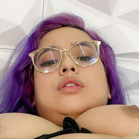 Naakte gelekte OnlyFans-foto van Brattyfabi