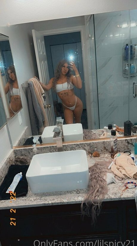 Naakte gelekte OnlyFans-foto van Lilspicy21