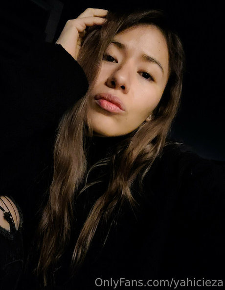 Naakte gelekte OnlyFans-foto van Yahicieza