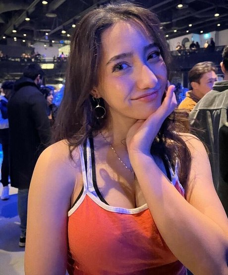 Naakte gelekte OnlyFans-foto van Sabrina Pezeshkian