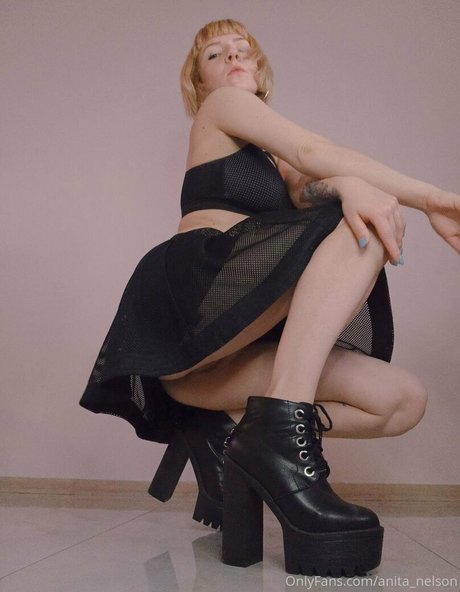Naakte gelekte OnlyFans-foto van Anitanelson