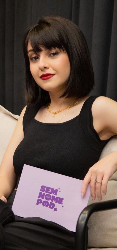 Naakte gelekte OnlyFans-foto van Klara Castanho