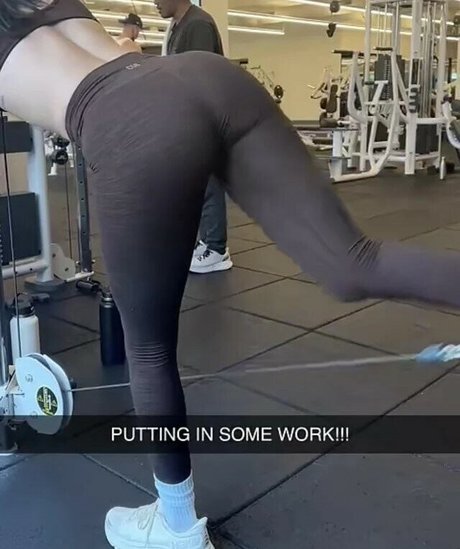 Naakte gelekte OnlyFans-foto van Indiana Massara