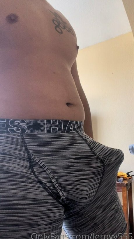 Naakte gelekte OnlyFans-foto van Leroybrownhart