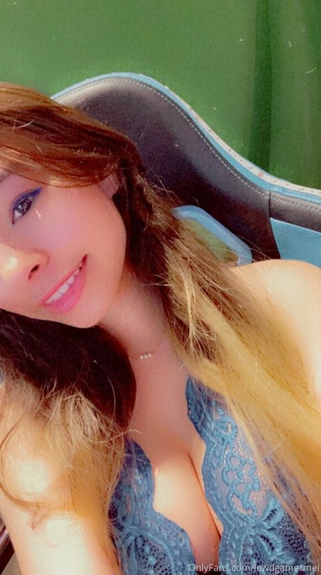 Naakte gelekte OnlyFans-foto van Lewdgamermel