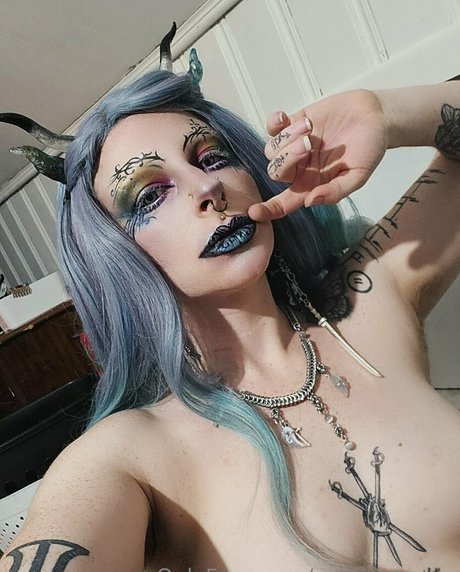 Naakte gelekte OnlyFans-foto van Reauxmancer