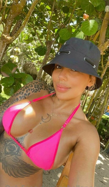 Naakte gelekte OnlyFans-foto van Isabellanourie