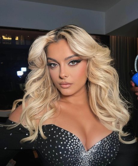 Naakte gelekte OnlyFans-foto van Bebe Rexha