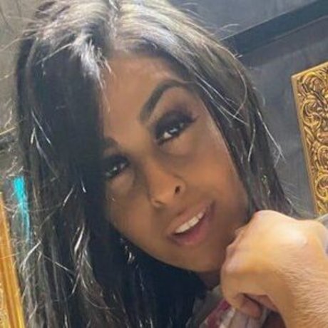 Naakte gelekte OnlyFans-foto van Carina Inacio