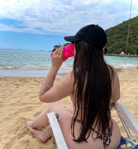 Naakte gelekte OnlyFans-foto van Larissa Peyerle
