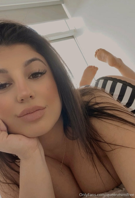 Naakte gelekte OnlyFans-foto van Queenmimifree