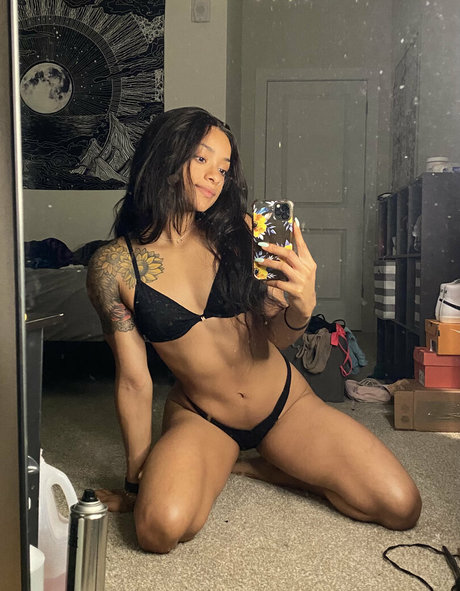 Naakte gelekte OnlyFans-foto van Cocofreda