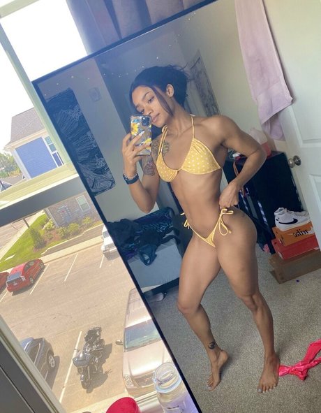 Naakte gelekte OnlyFans-foto van Cocofreda