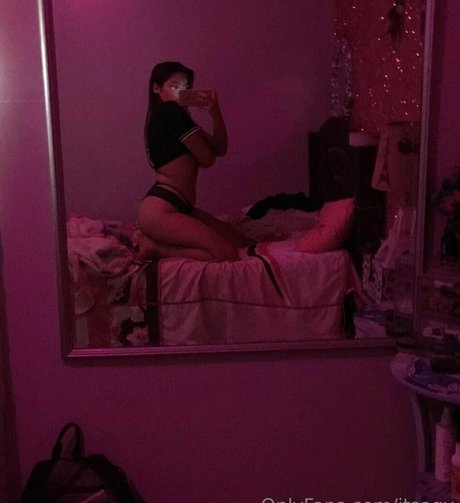 Naakte gelekte OnlyFans-foto van Itsagy