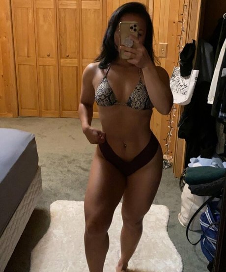 Naakte gelekte OnlyFans-foto van Yyaakk