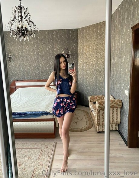 Naakte gelekte OnlyFans-foto van Lunaxxxlove