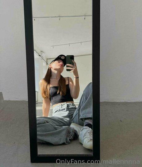 Naakte gelekte OnlyFans-foto van Mallennnna