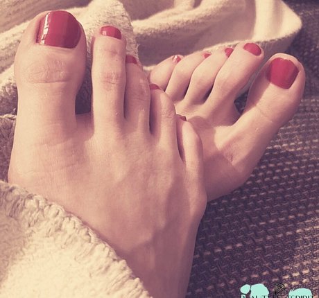 Naakte gelekte OnlyFans-foto van Secretfeetbeauty