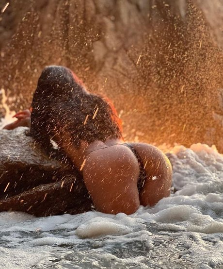 Naakte gelekte OnlyFans-foto van Milya Nurgalieva