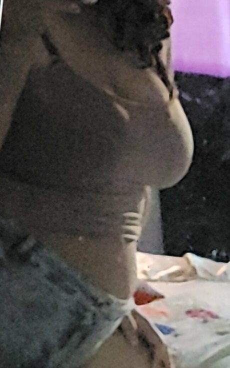 Naakte gelekte OnlyFans-foto van Vampirinha666