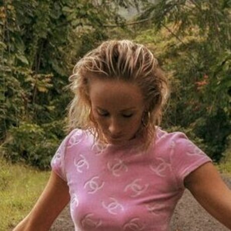 Naakte gelekte OnlyFans-foto van Nastia Liukin