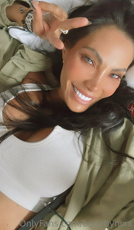 Naakte gelekte OnlyFans-foto van Bodybynixx